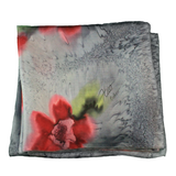 Foulard carré de soie gris fleurs rouges - Soierie Huo